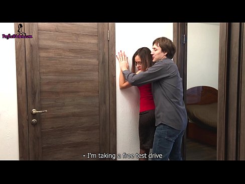 ❤️ Σέξι μεσίτρια τραβάει αισθησιακά το μουνί της και γαμάει ενώ πουλάει το διαμέρισμά της - Krempai ❤❌ Πόρνο ️❤